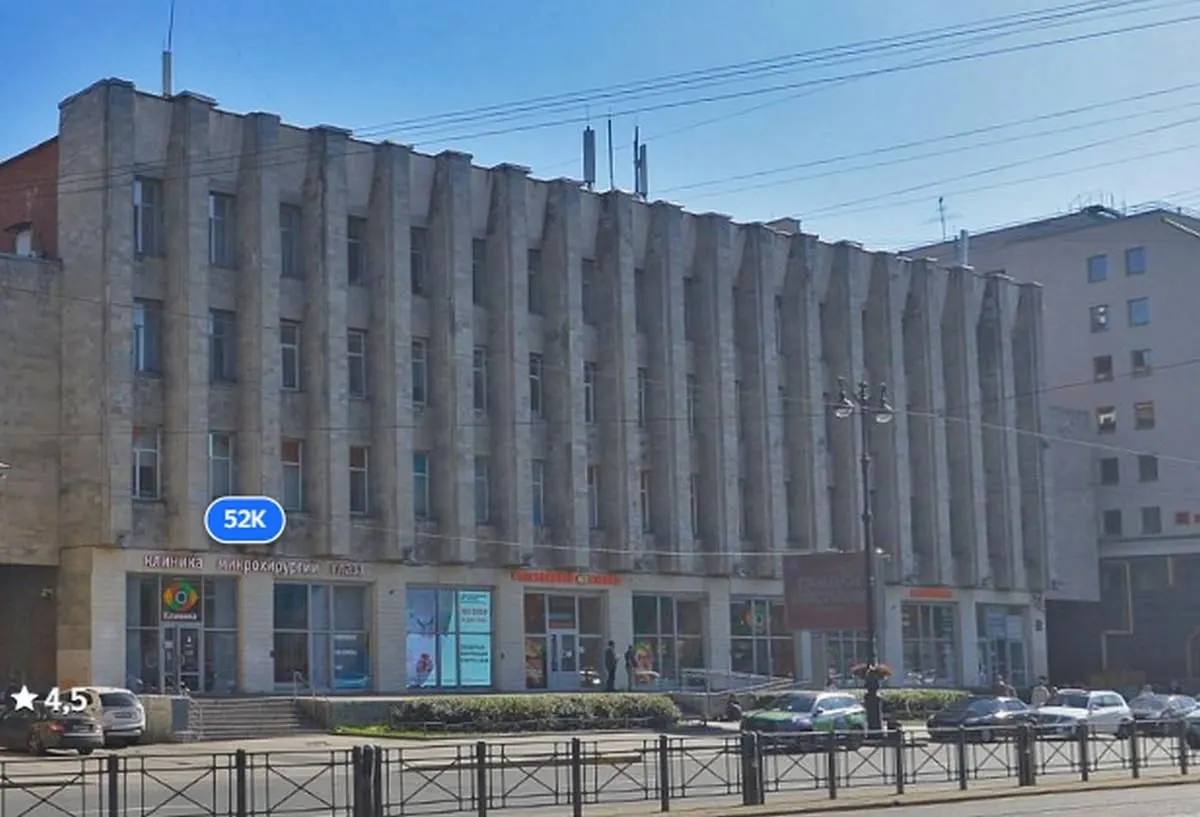 «Метропроект» оплатит подрядчику проведение оценки затрат на выкуп зданий под новую станцию — сумма контракта 1 млн рублей. Из перечня исключены адреса на Лиговском, 52 и Черняховского, 75. Коричневая линия продолжится на север до Полюстровского проспекта.