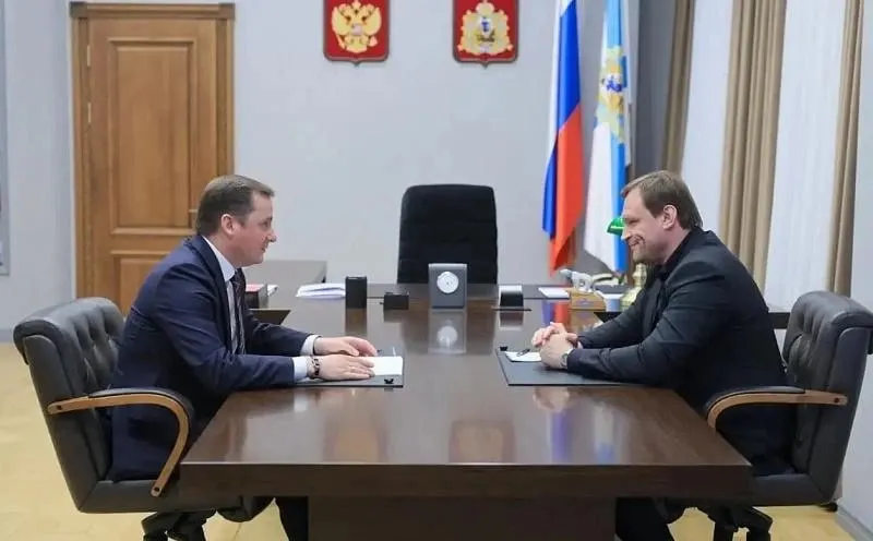 Сергей Пахомов приехал в регион на выездное заседание комитета, встретился с губернатором и отметил Архангельскую область как положительный пример в применении механизма КРТ и синхронизации ввода жилья с социнфраструктурой.