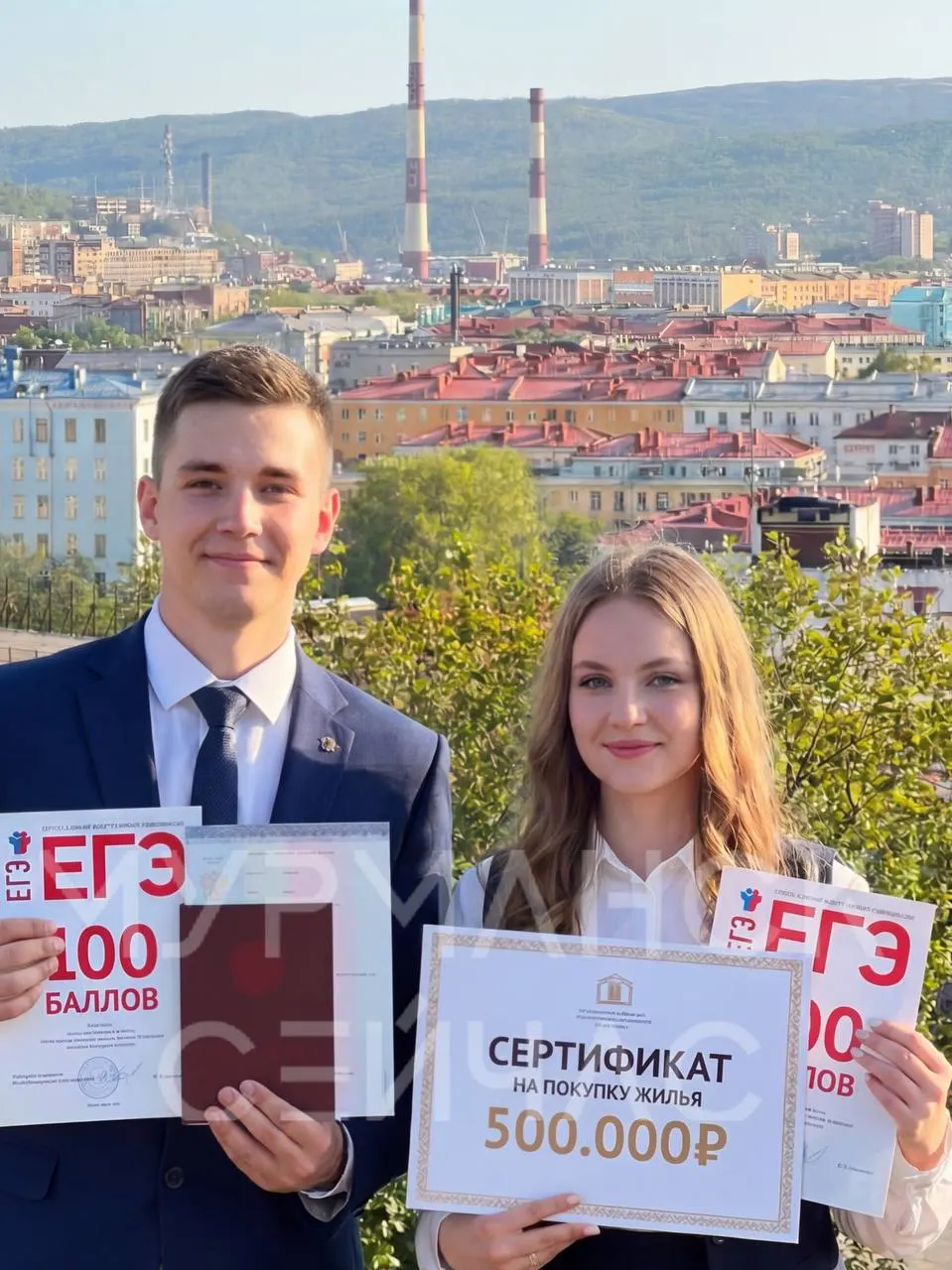 В Мурманской области выпускникам, набравшим 100 баллов на ЕГЭ, могут выдавать жилищный сертификат в 500 000 ₽ при поступлении в Мурманский арктический университет или при заключении целевого договора с работодателем региона.