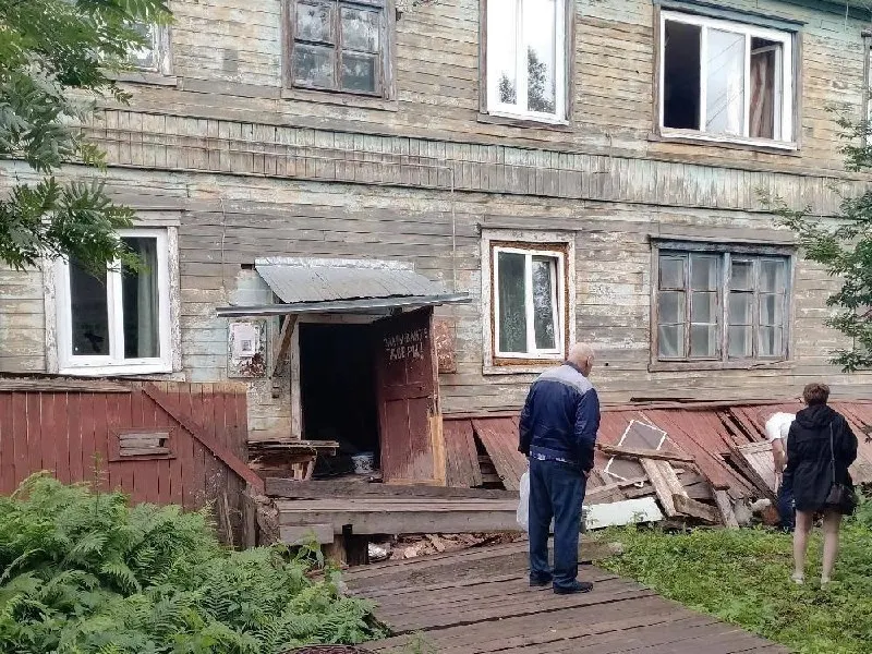 Жильцов эвакуировали; специалисты оценили здание как пригодное для проживания. Дом попадёт под КРТ — жильцам предложат новое жильё или компенсацию.