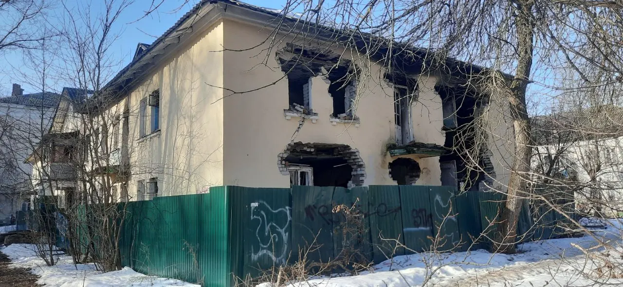 Власти планируют снести расселённые двухэтажки №20а, 22 и 22а на улице Радищева. Освободившиеся участки перейдут в собственность города и в перспективе могут быть застроены жильём или отданы под социальные объекты.