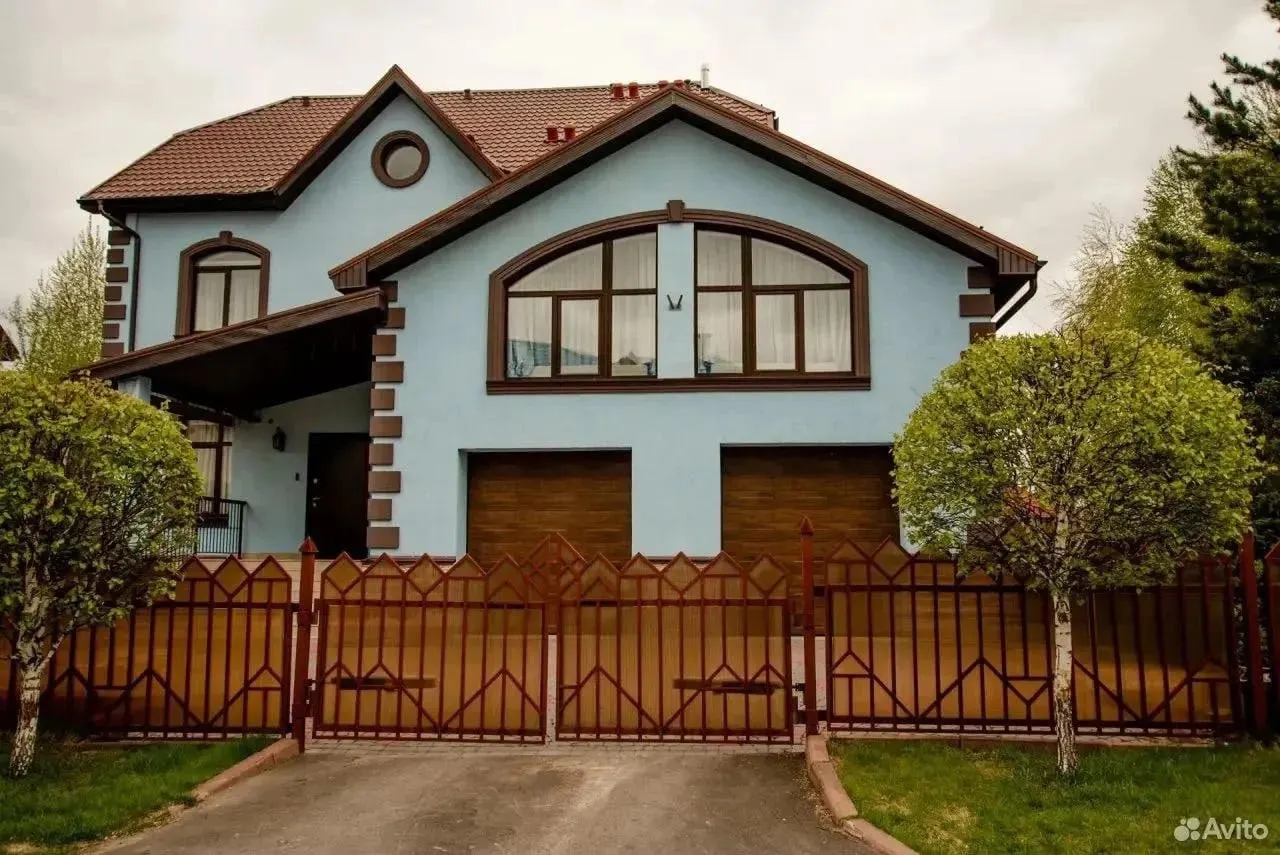 Дом площадью 485,1 кв. м выставлен на продажу — цена за квадратный метр превышает 120 тысяч рублей.