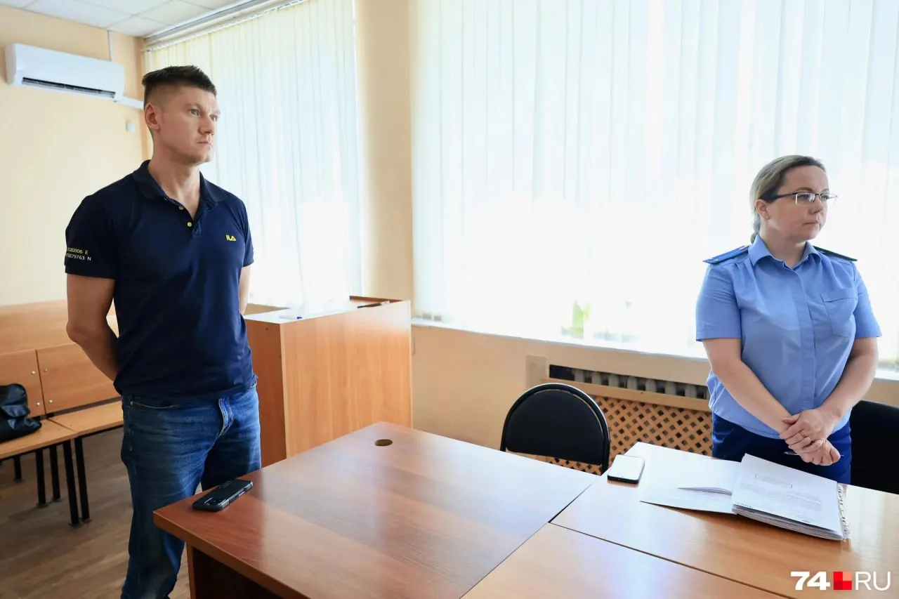 43‑летнего мужчину признали виновным по девяти эпизодам представительства интересов покупателей квартир без юридического образования; по остальным делам сроки давности истекли.