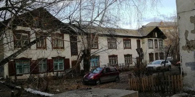 Мэр подписал постановление о комплексном развитии территории на набережной Тухачевского: на участке 0,35 га планируют возвести не менее 3,9 тыс. м² жилья, под снос пойдут два двухэтажных дома на улице Октябрьской.