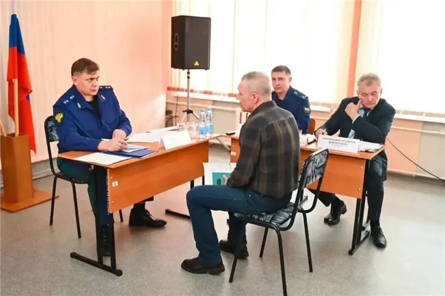 В нескольких городах жители отстояли зелёную зону, добились ремонта дороги, получения жилья и устранения шума от кондиционеров — результатом стали отмены разрешений, судебные решения и исполнение предписаний.