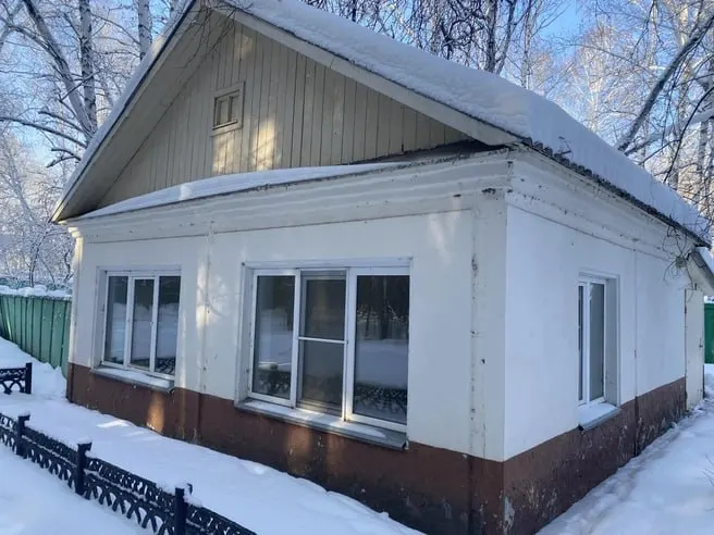 Комплекс «Лесная поляна» в посёлке Ключи, состоящий из 15 зданий, реализован на торгах после снижения начальной цены.