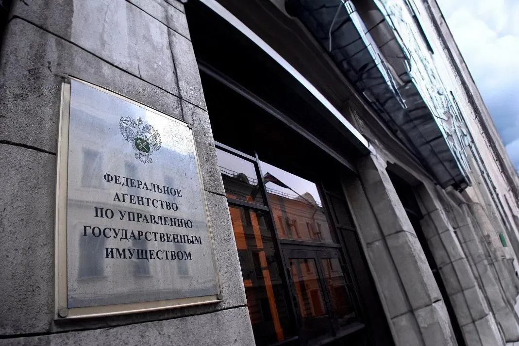 Новый закон отменяет привязку к минимальной цене и шестимесячную паузу при повторных торгах, расширяет требования к оценщикам и организаторам аукционов и вводит особое правило для религиозной собственности.