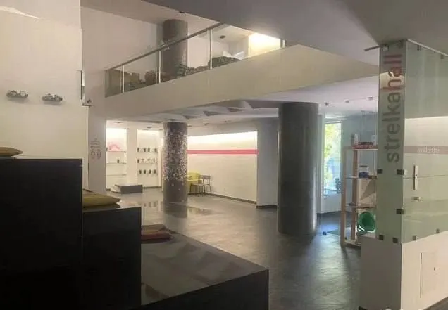 Помещение площадью 396 м² на первом этаже по адресу Вилоновская, 30 продаётся за 48 миллионов рублей. В пешей доступности — площадь Куйбышева и будущая станция метро «Театральная».