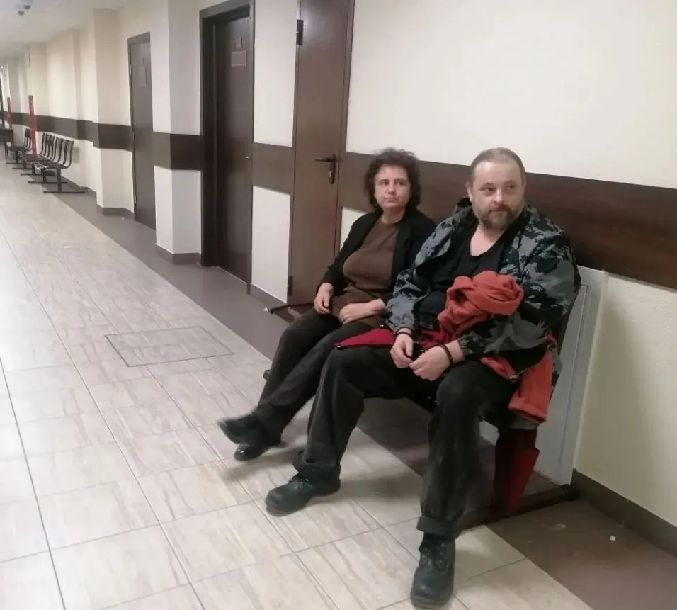 Пятеро участников акции против выселения жильцов общежития в Москве привлечены к административной ответственности: одному назначили 12 суток ареста, троим — по 10 суток, одной — штраф; всем также выписаны дополнительные штрафы по второму протоколу.
