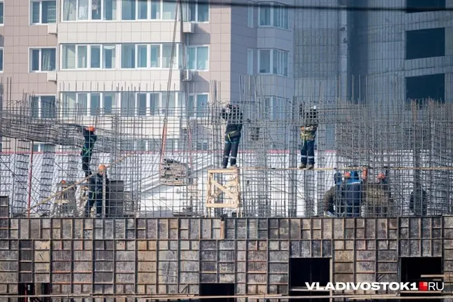Генеральный план Владивостокского городского округа утверждён 3 июля. Первый этап рассчитан до конца 2030 года, полная реализация — к 31 декабря 2045 года. Документ предусматривает масштабное развитие социальной, транспортной и инженерной инфраструктуры.