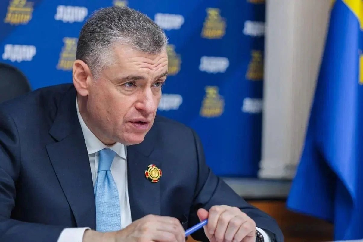 Партия предложила федеральную программу с фиксированной ставкой 3% для молодых специалистов, работников бюджетной сферы, студентов и граждан без детей. Инициатива предполагает действие на первичном и вторичном рынках жилья.