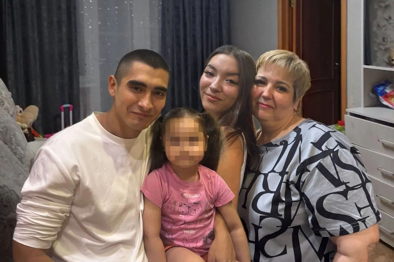 Женщина из Челябинска, которой грозило выселение вместе с тремя детьми по решению суда, закрыла ипотеку и выкупила долю бывшего мужа, взяв в долг свыше миллиона рублей; теперь она — единственная собственница.