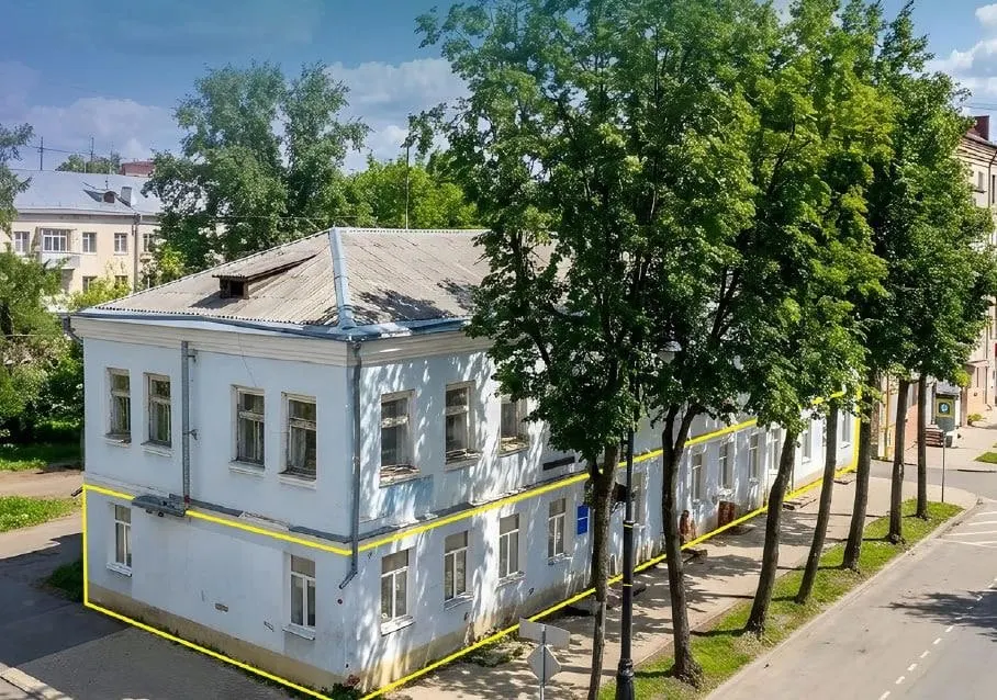 Помещения первого этажа и подвала здания на Ленина, 4 площадью 452,1 м² продают через публичное предложение: стартовая цена 14,3 млн ₽, минимально возможная — 7,1 млн ₽.