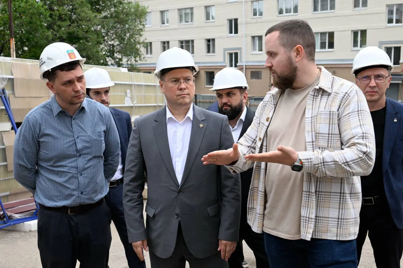 По итогам двухдневной рабочей поездки по Заозерску и Североморску отмечены положительные изменения в некоторых районах, однако сохраняется необходимость доработок в жилье и социальной инфраструктуре для семей военнослужащих.