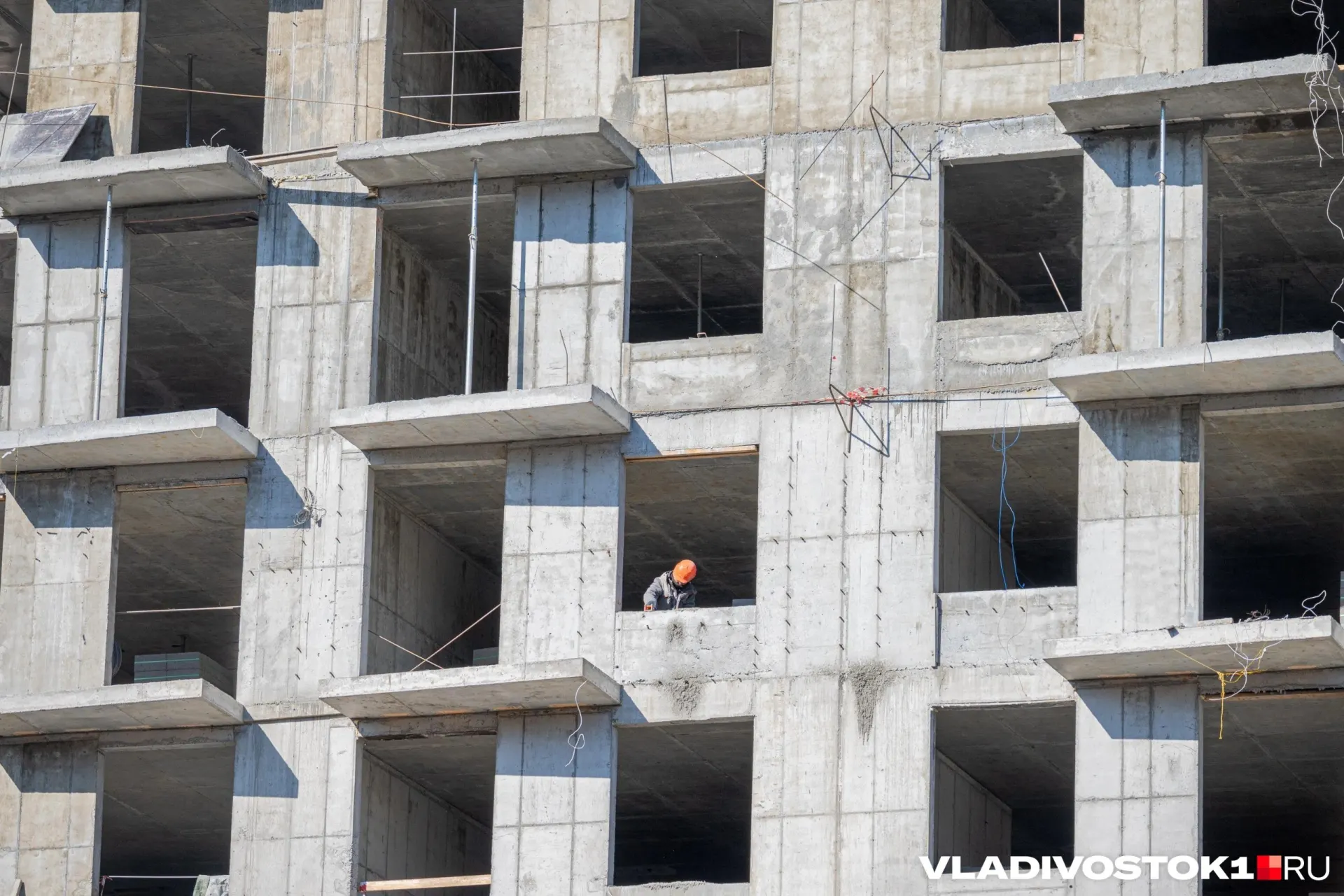 В зоне КРТ на улице Тюменской начато расселение: до 2030 года планируют обеспечить жильём 226 человек, на сегодня квартиры получили 10 человек. Проект предполагает новое жильё, школу и детский сад на 430 мест, виадук, замену магистральных теплосетей и благоустройство территории.