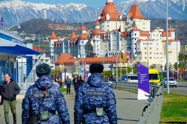 Федеральная территория Сириус включена в перечень приграничных районов с особыми правилами — соответствующие изменения в указе президента вступили в силу 27 июля. Теперь иностранцам запрещено приобретать земельные участки на этой территории.