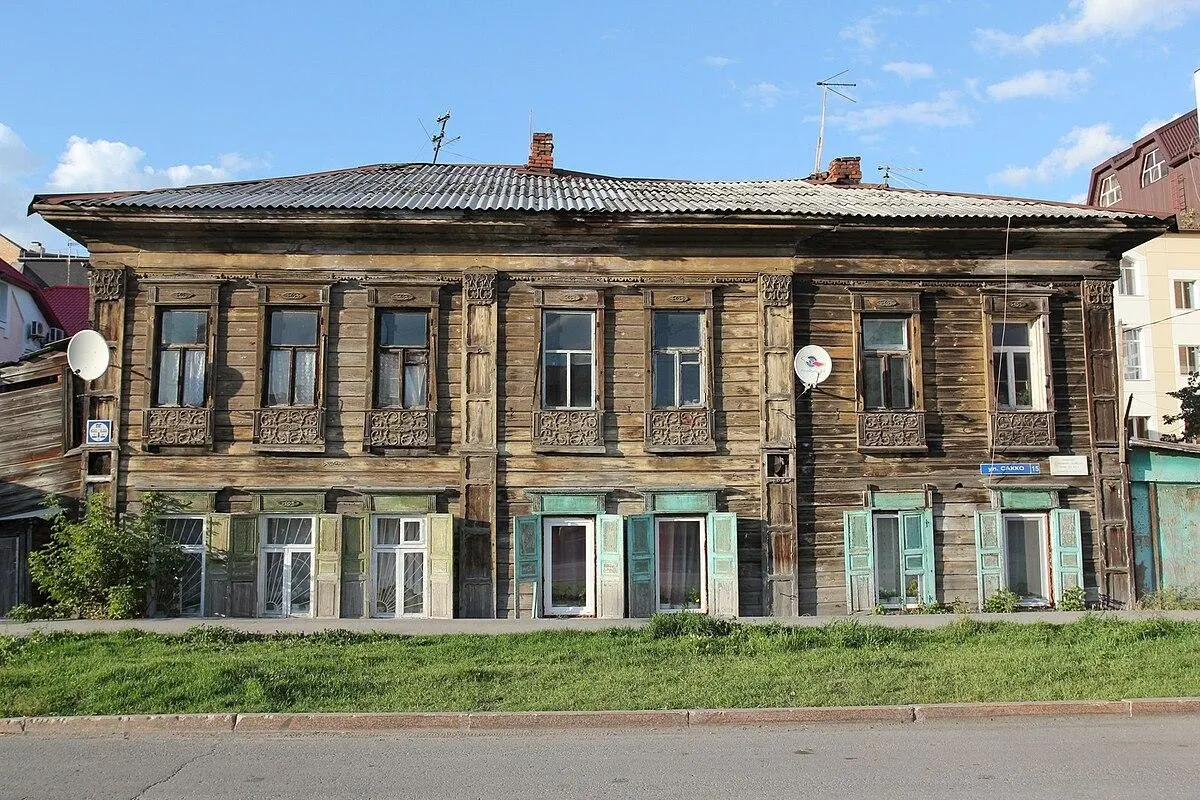 Торги за двухэтажный дом на Сакко, 15 — объект регионального культурного наследия — сорвались: все претенденты были не допущены к аукциону из‑за отсутствия необходимых документов. По контракту новый владелец должен был восстановить здание.