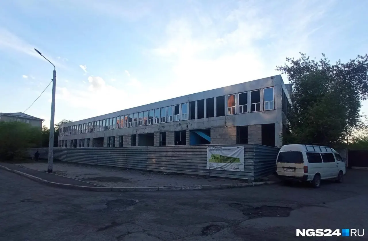 Комплекс на улице Железнодорожников, который планировали переоборудовать под бизнес‑центр и арт‑пространство «Флакон», снова выставили на продажу. Сейчас цена заявлена в 250 миллионов рублей.